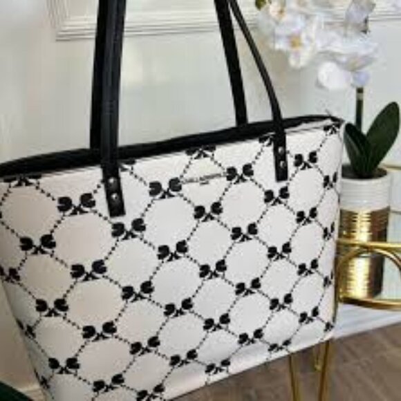 🥰🤗🌺🤗😘Karl Lagerfeld White & Black Tote Bag